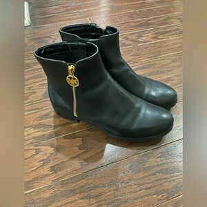 Michaels Kors Stylish Black Boots Barely Used Size 7.5